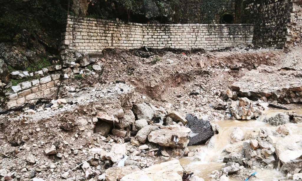 Προβλήματα από την έντονη βροχόπτωση στην Ήπειρο – Κατολίσθηση στο χωριό Ματσούκι στα Τζουμέρκα
