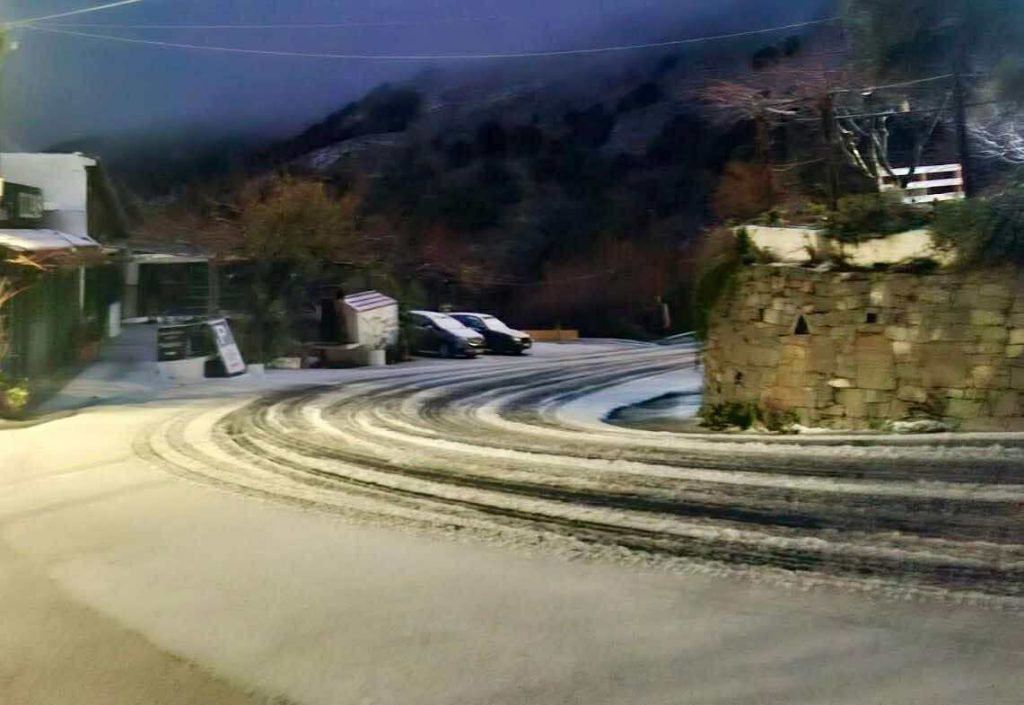 Ηράκλειο: Έντονη βροχή και χιονοπτώσεις – Κλειστά σχολεία σε δήμους της Βιάννου – Σε επιφυλακή η Πολιτική Προστασία