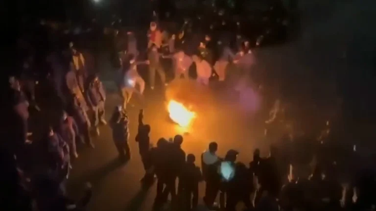 Tο καθεστώς του Ιράν απειλεί με θάνατο τους διαδηλωτές – Έως και 20.000 οι νεκροί της αιματηρής καταστολής