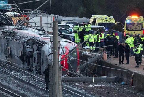 Επικοινωνιολόγοι και πολιτικοί αναλυτές στο ΕΡΤnews Radio 105,8 για τις πολιτικές εξελίξεις και τα υπό ίδρυση κόμματα