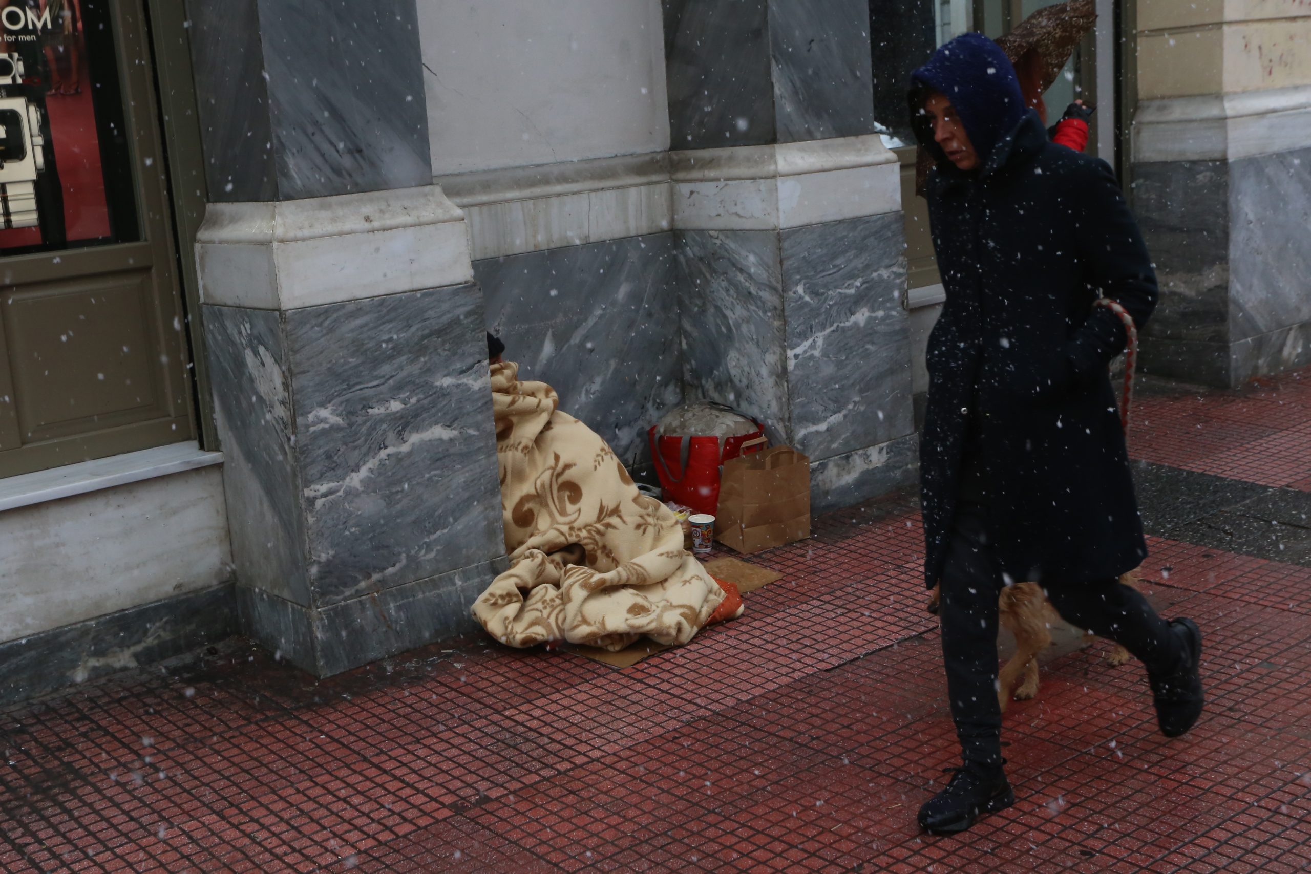 Δήμος Αθηναίων: Έκτακτα μέτρα για την προστασία των ευάλωτων πολιτών από τις χαμηλές θερμοκρασίες