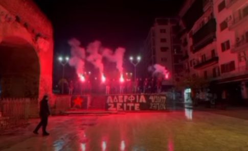 Θεσσαλονίκη: Φωτιά σε δύο σταθμευμένα οχήματα στον Εύοσμο