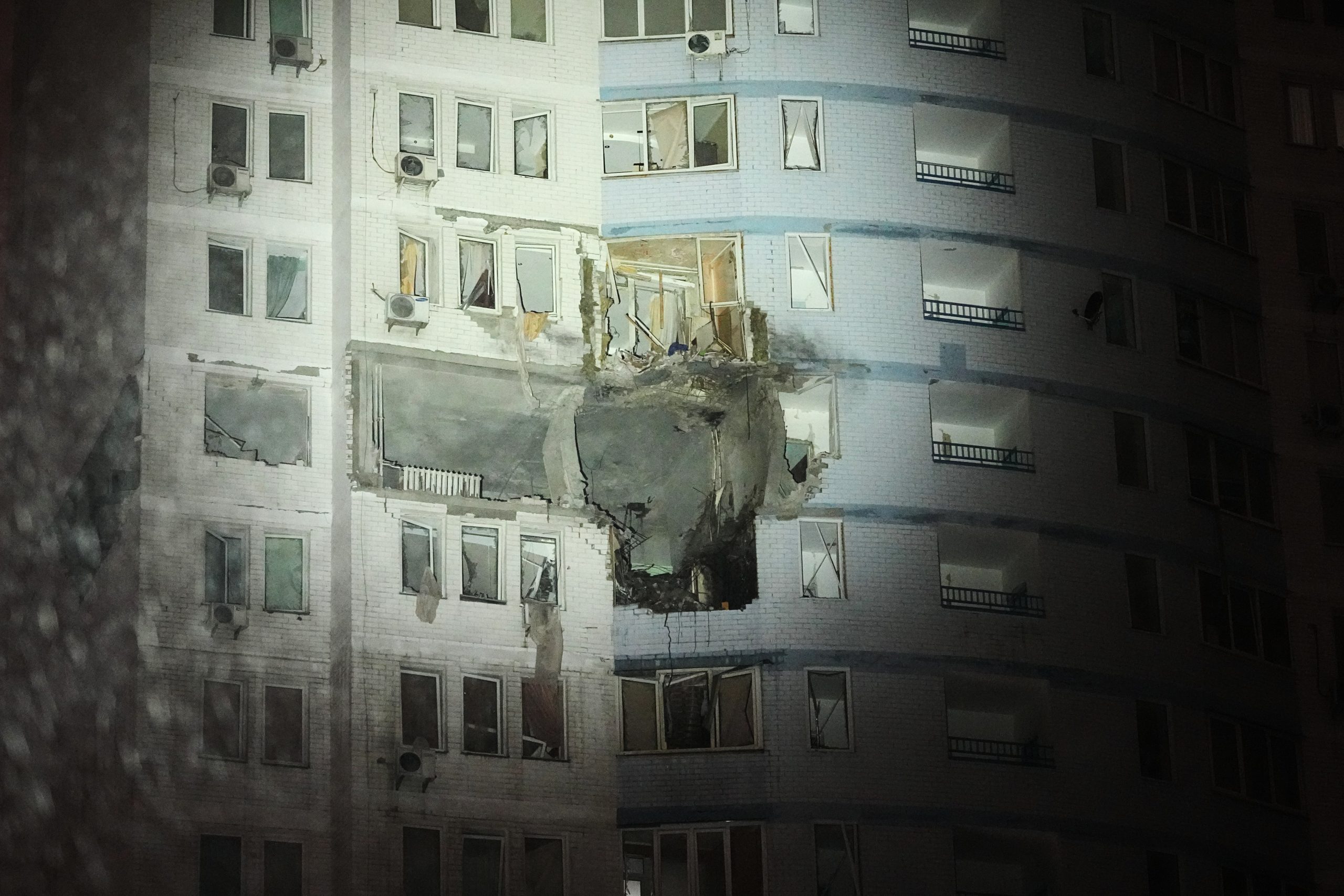 Κίεβο: Εκτός λειτουργίας παραμένουν για δεύτερη μέρα τα δίκτυα ηλεκτρικής ενέργειας, ύδατος και θέρμανσης