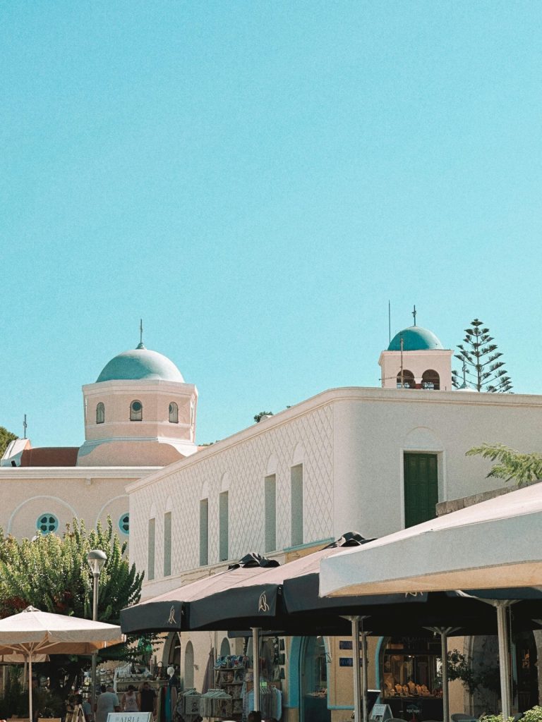 Τα 15 ελληνικά νησιά που ξεχωρίζουν για το 2026, σύμφωνα με το Conde Nast Traveller