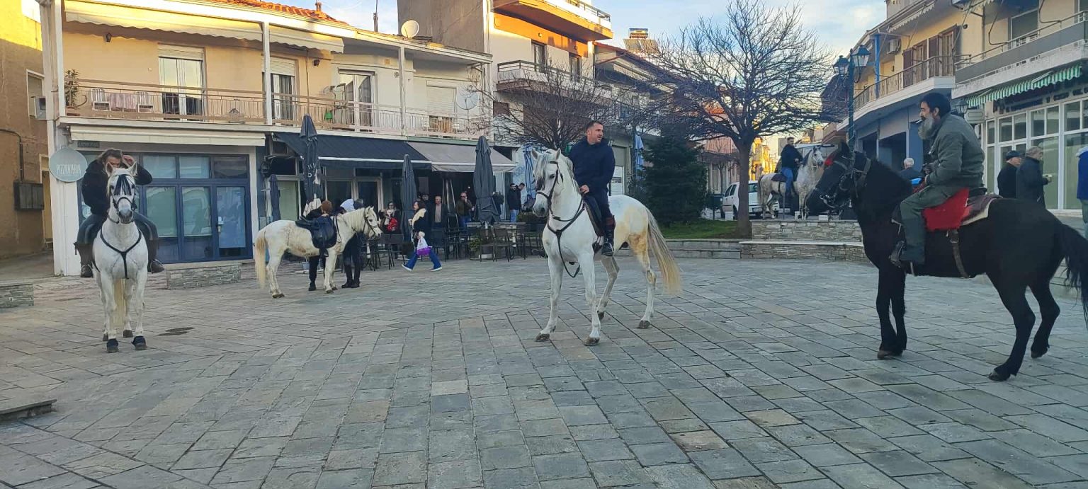 Κοζάνη: Οι καβαλάρηδες του Κρόκου αναχώρησαν για το μοναστήρι του Αγίου Νικάνορα 