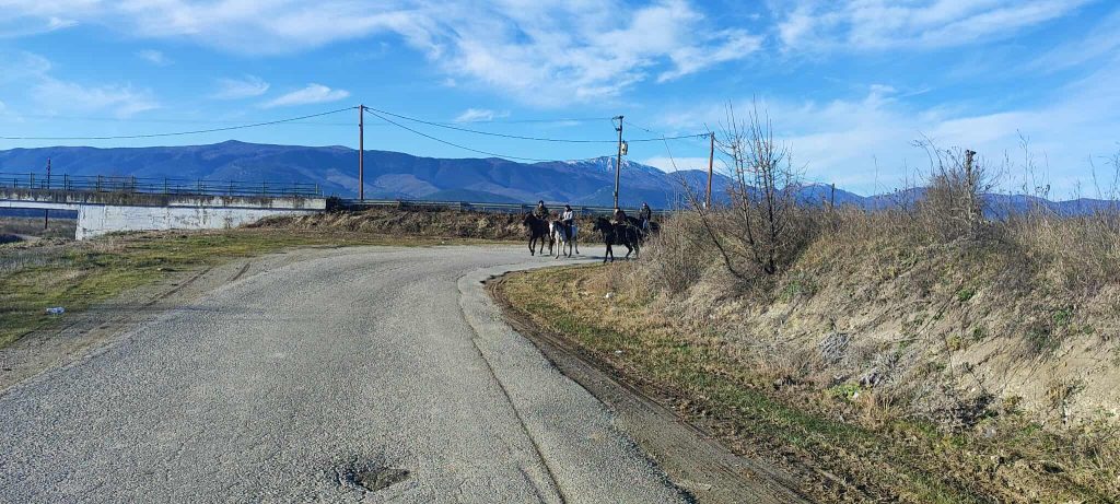 Κοζάνη: Οι καβαλάρηδες του Κρόκου αναχώρησαν για το μοναστήρι του Αγίου Νικάνορα 