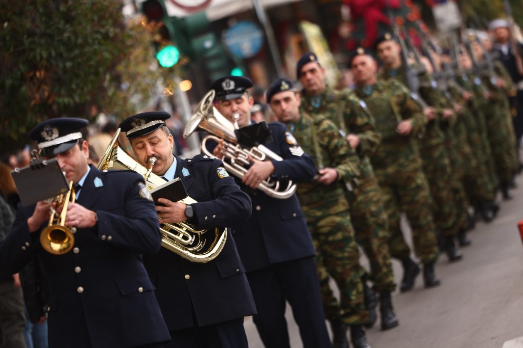 Θεσσαλονίκη: Μεγαλοπρεπής εορτασμός των Θεοφανίων – Με λαμπρότητα η τελετή καθαγιασμού των υδάτων στο λιμάνι (εικόνες)