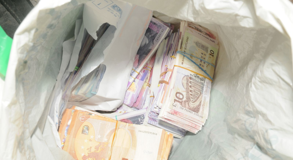 Τι θα έκανες αν κέρδιζες 2,7 εκατ. ευρώ; Αυτός ο άνδρας έφτιαξε εργαστήρια παραγωγής χαπιών και κατέληξε στη φυλακή