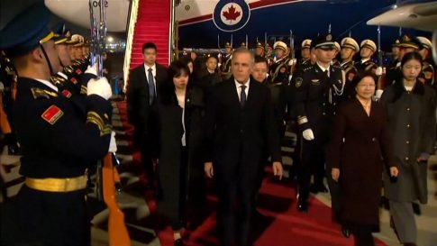 Η φρεγάτα «Κίμων» εν πλω προς τον Ναύσταθμο Σαλαμίνας