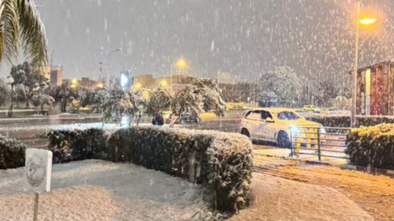 Ψυχρή εισβολή στο Μαρόκο: Χιόνι κάλυψε την πόλη Ούτζα μετά από 25 χρόνια