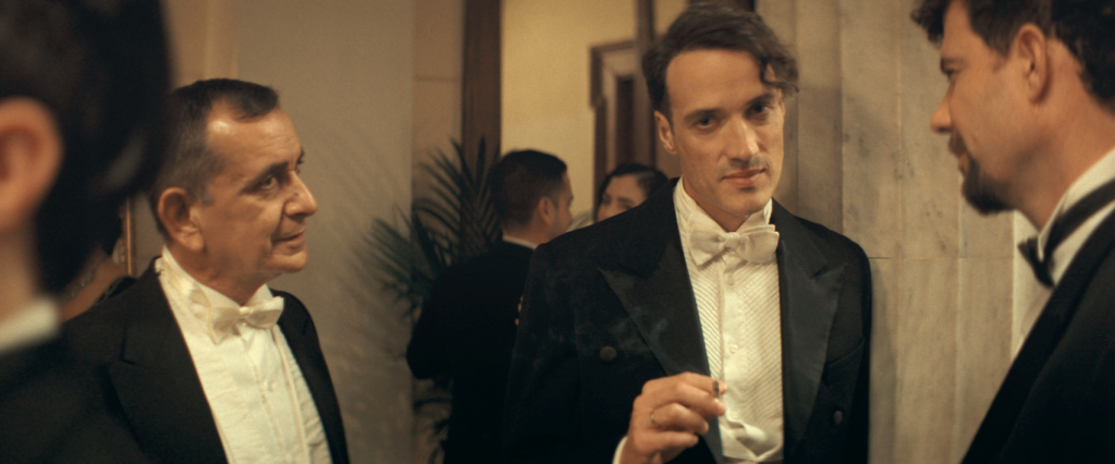 «Η μεγάλη χίμαιρα»: Το πλοίο «Μαρίνα» βυθίζεται και η μοίρα των ηρώων αλλάζει για πάντα – Το 4ο επεισόδιο στο ERTFLIX 17/1 και στην ΕΡΤ1 18/1