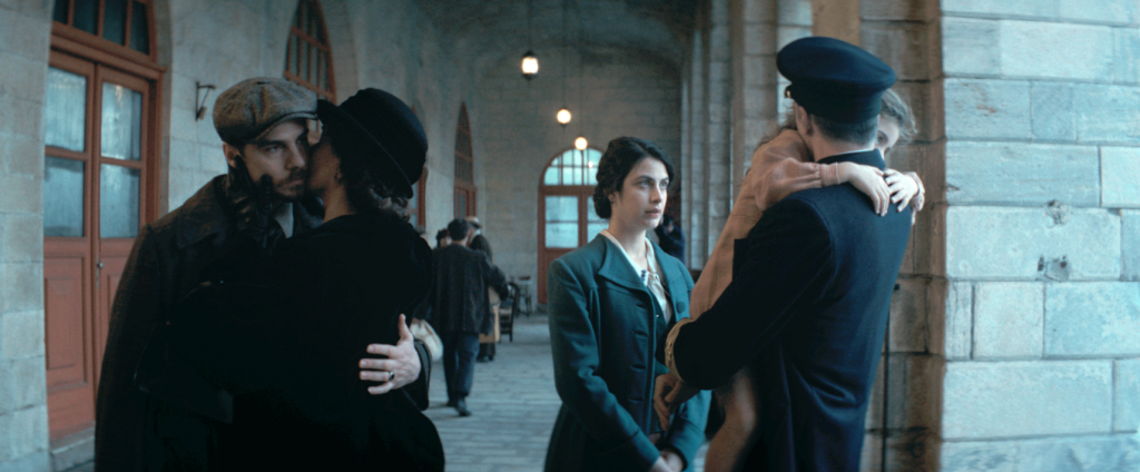 «Η μεγάλη χίμαιρα»: Το πλοίο «Μαρίνα» βυθίζεται και η μοίρα των ηρώων αλλάζει για πάντα – Το 4ο επεισόδιο στο ERTFLIX 17/1 και στην ΕΡΤ1 18/1