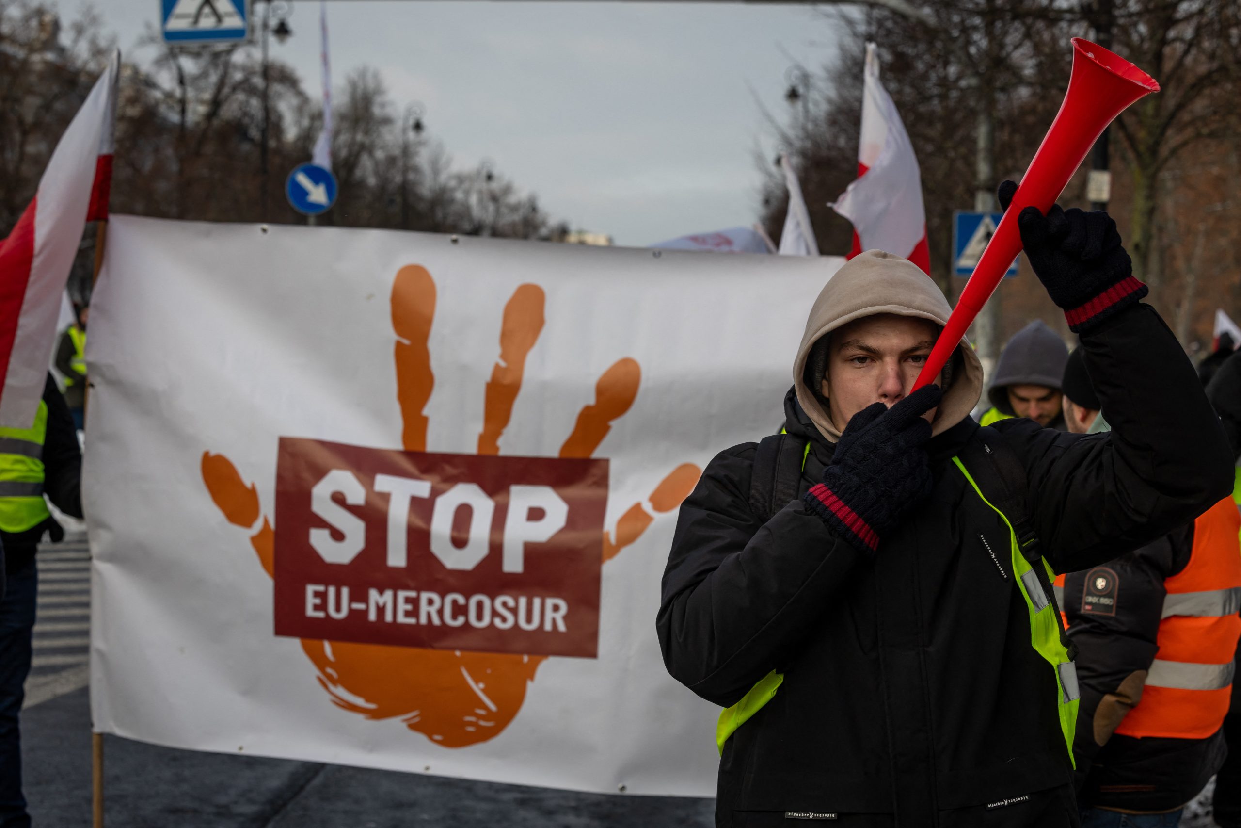 KKE: Εχθρική πράξη προς τους βιοπαλαιστές γεωργούς, κτηνοτρόφους, μελισσοκόμους και ψαράδες η συμφωνία ΕΕ – Mercosur