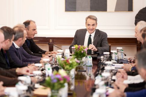 Επικοινωνιολόγοι και πολιτικοί αναλυτές στο ΕΡΤnews Radio 105,8 για τις πολιτικές εξελίξεις και τα υπό ίδρυση κόμματα