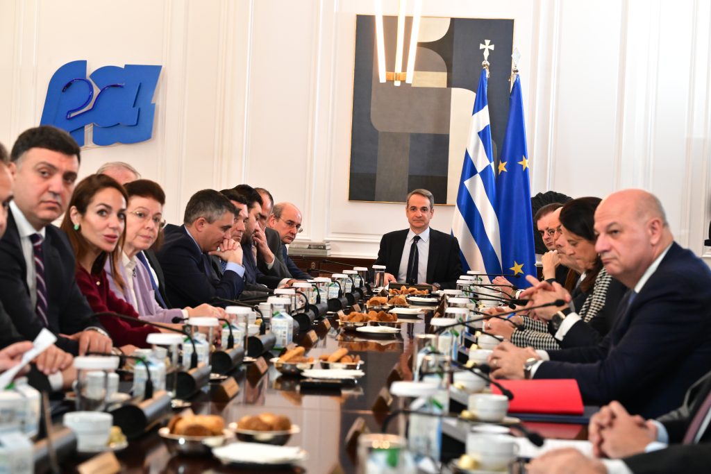 Κ. Μητσοτάκης στο υπουργικό: Η σκέψη μας στις οικογένειες των θυμάτων στα Τρίκαλα