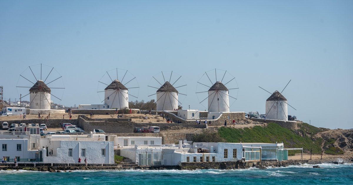 «Χρυσές» διακοπές στην Ελλάδα: Το προφίλ των τουριστών και οι βίλες των 168.000€ την εβδομάδα