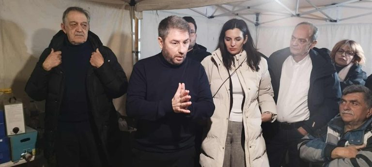 Ανδρουλάκης από μπλόκο Σιάτιστας: Αν δεν δοθούν λύσεις για το κόστος παραγωγής, προοπτική για την Περιφέρεια δεν υπάρχει