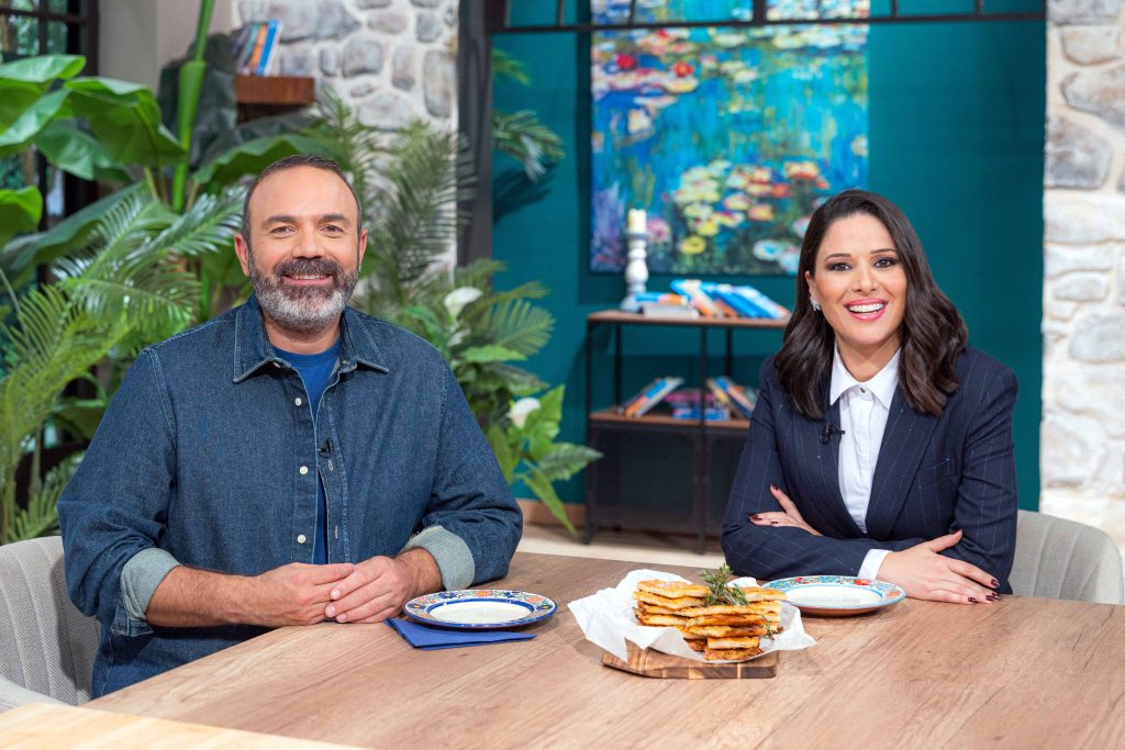 ΕΡΤ1: «ΠΟΠ Μαγειρική» με τον Ανδρέα Λαγό – Καλεσμένοι οι Δημήτρης Σκαρμούτσος, Εύα Κοτανίδη, Στέλλα Στυλιανού, Θάνος Τοκάκης, Αλέξανδρος Χρυσανθόπουλος