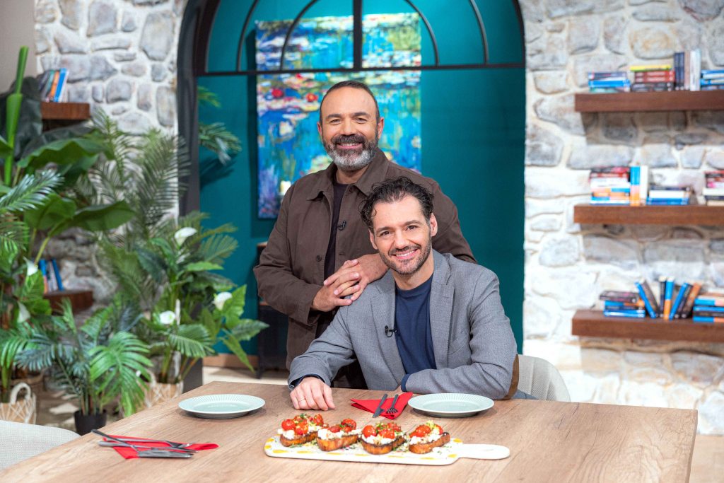 ΕΡΤ1: «ΠΟΠ Μαγειρική» με τον Ανδρέα Λαγό – Καλεσμένοι οι Δημήτρης Σκαρμούτσος, Εύα Κοτανίδη, Στέλλα Στυλιανού, Θάνος Τοκάκης, Αλέξανδρος Χρυσανθόπουλος