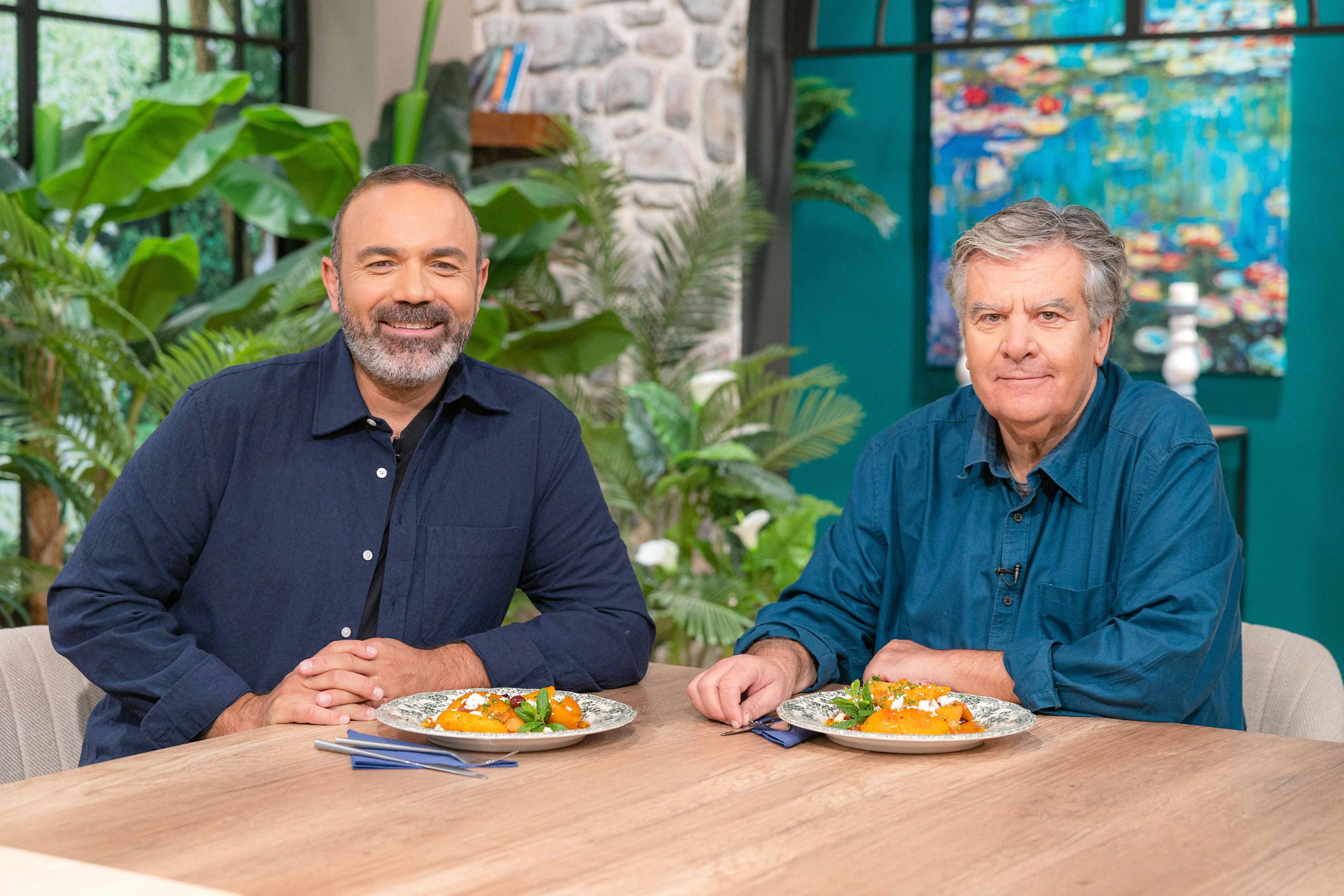 o-andreas-lagos-me-ton-vasili-xalakatevaki-1 ΕΡΤ1: «ΠΟΠ Μαγειρική» με τον Ανδρέα Λαγό – Καλεσμένοι οι Βάσω Γουλιελμάκη, Χρήστος Νέζος, Αλεξάνδρα Δουβαρά, Μαλού Κυριακοπούλου, Βασίλης Χαλακατεβάκης