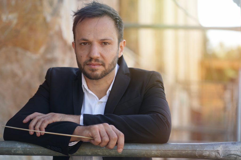 «Σινέ Μαριάννα» του Νίκου Πλατύραχου – Η Ορχήστρα Σύγχρονης Μουσικής και η Χορωδία της ΕΡΤ σε μια μοναδική συναυλία στο Θέατρο Ολύμπια | Σάββατο 27.01.2026