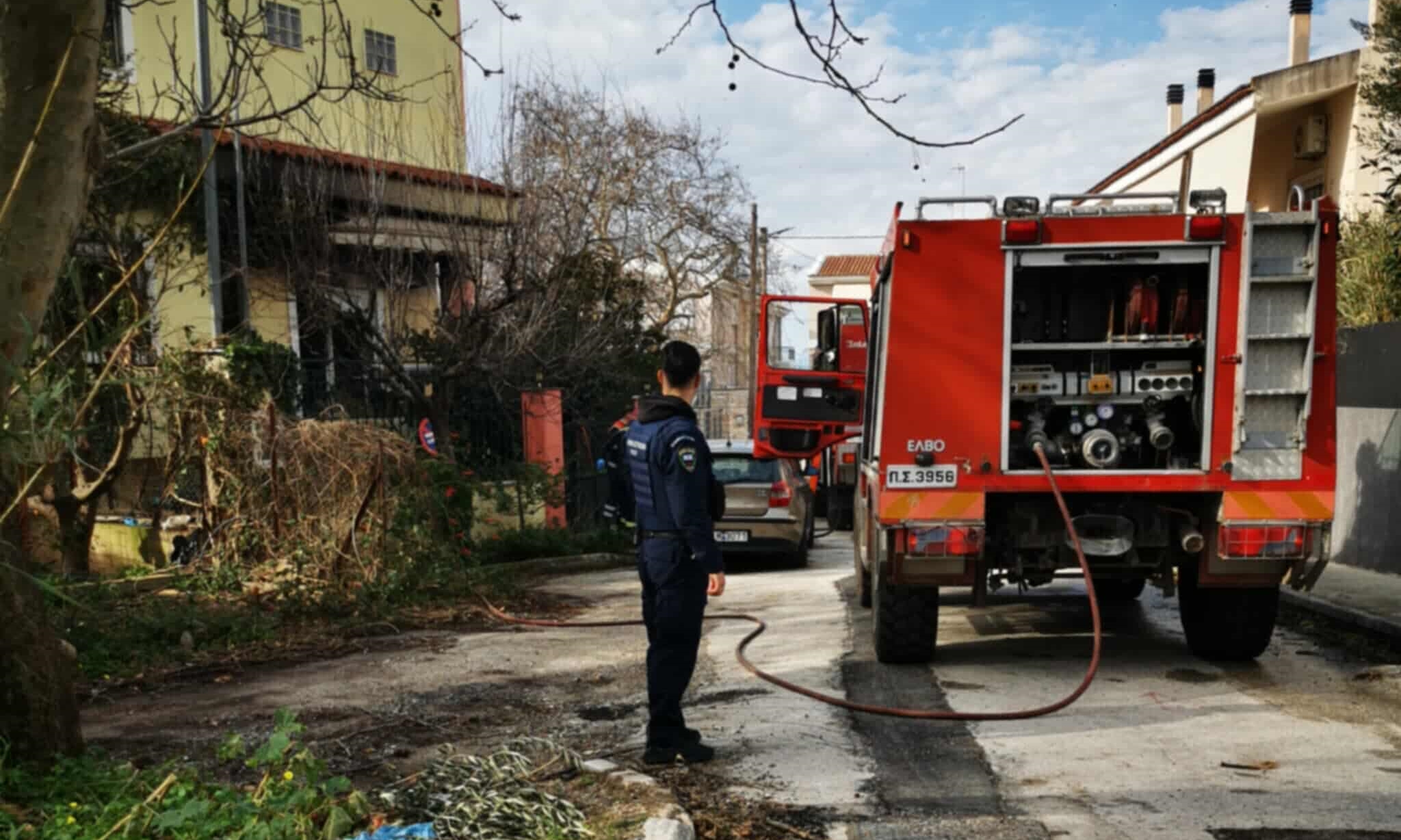 Πάτρα: Χωρίς τις αισθήσεις του ανασύρθηκε άνδρας μετά από κατάσβεση φωτιάς σε οικία 