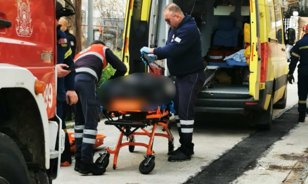 Πάτρα: Χωρίς τις αισθήσεις του ανασύρθηκε άνδρας μετά από κατάσβεση φωτιάς σε οικία