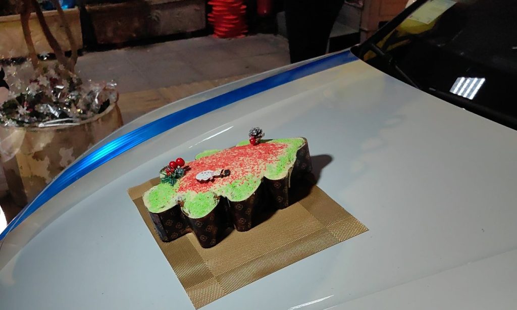 Πάτρα: Ο υφυπουργός Πολιτισμού Ι. Φωτήλας δίπλα στους αστυνομικούς που άλλαξαν τη χρονιά στην υπηρεσία του πολίτη