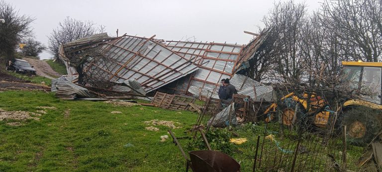 Σοβαρά προβλήματα από τη σφοδρή νεροποντή στον Πύργο και σε άλλες περιοχές της Ηλείας