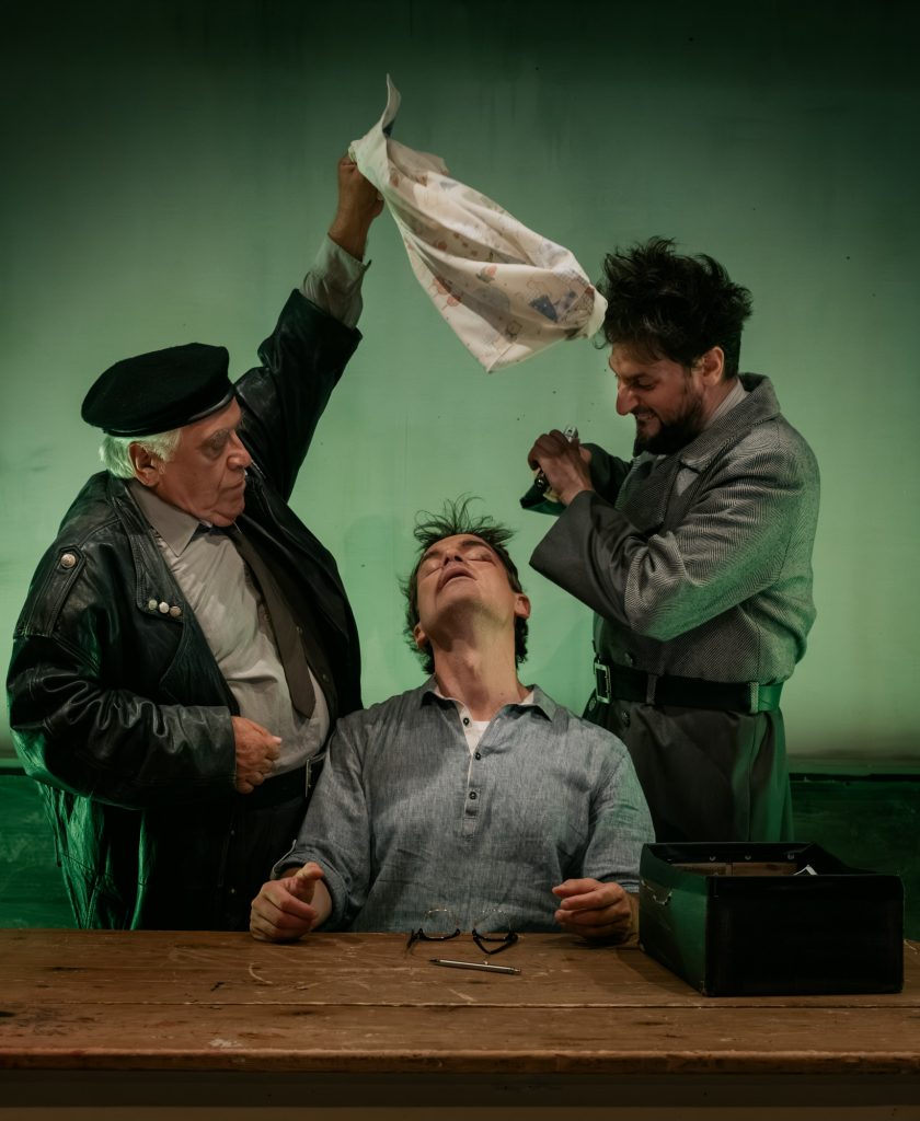 Θεσσαλονίκη: «Ο Πουπουλένιος» του Μάρτιν ΜακΝτόνα έρχεται στο θέατρο Artbox Fargani