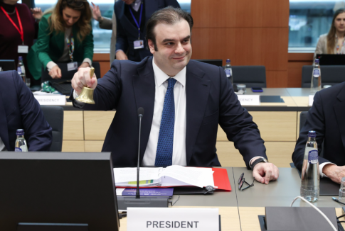 «Συγκρατημένα αισιόδοξος» ο πρωθυπουργός μετά τη συνάντηση με τους αγρότες που δηλώνουν ότι δεν είναι πλήρως ικανοποιημένοι