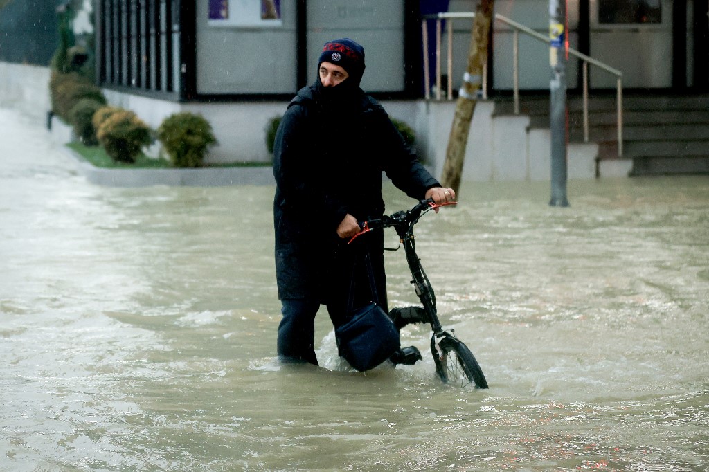 Η κακοκαιρία «σαρώνει» την Αλβανία – Πλημμύρες και κατολισθήσεις πλήττουν Δυρράχιο και Αργυρόκαστρο