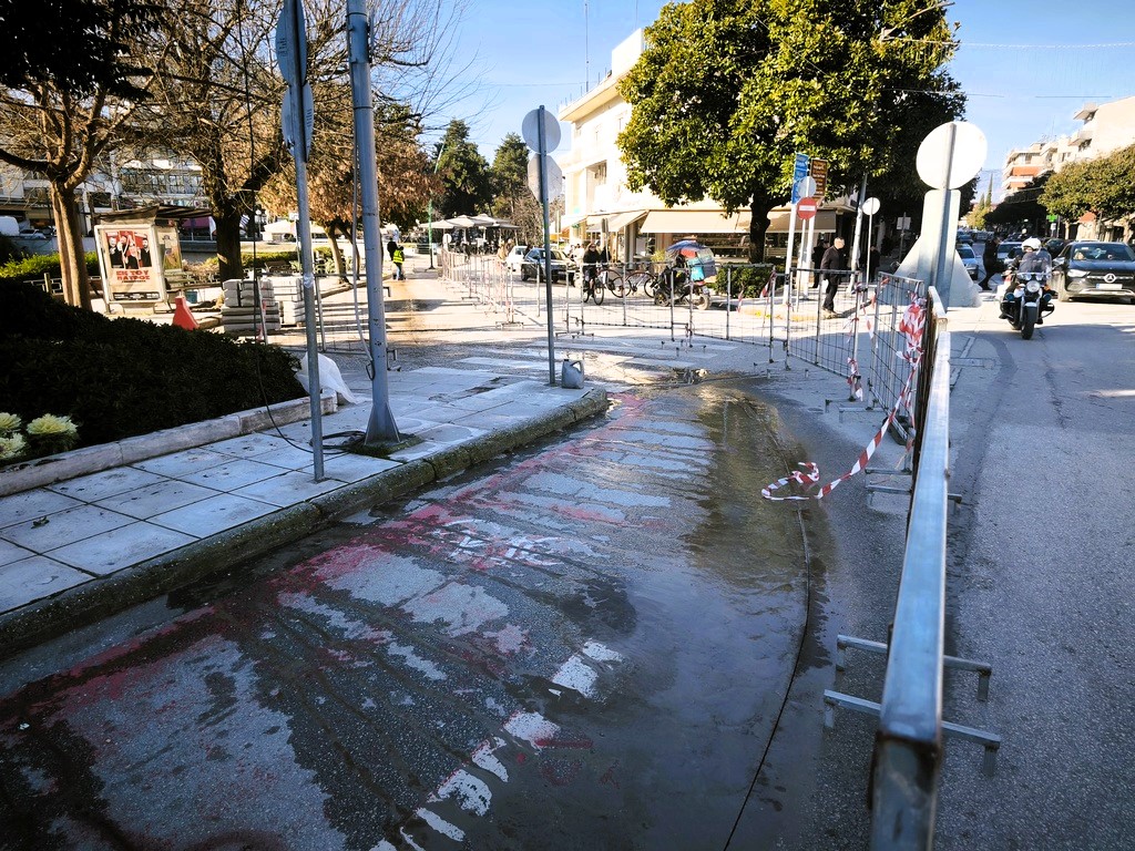 Δήμος Τρικκαίων: Παρεμβάσεις για πεζούς και ποδηλάτες στην “καρδιά” της πόλης