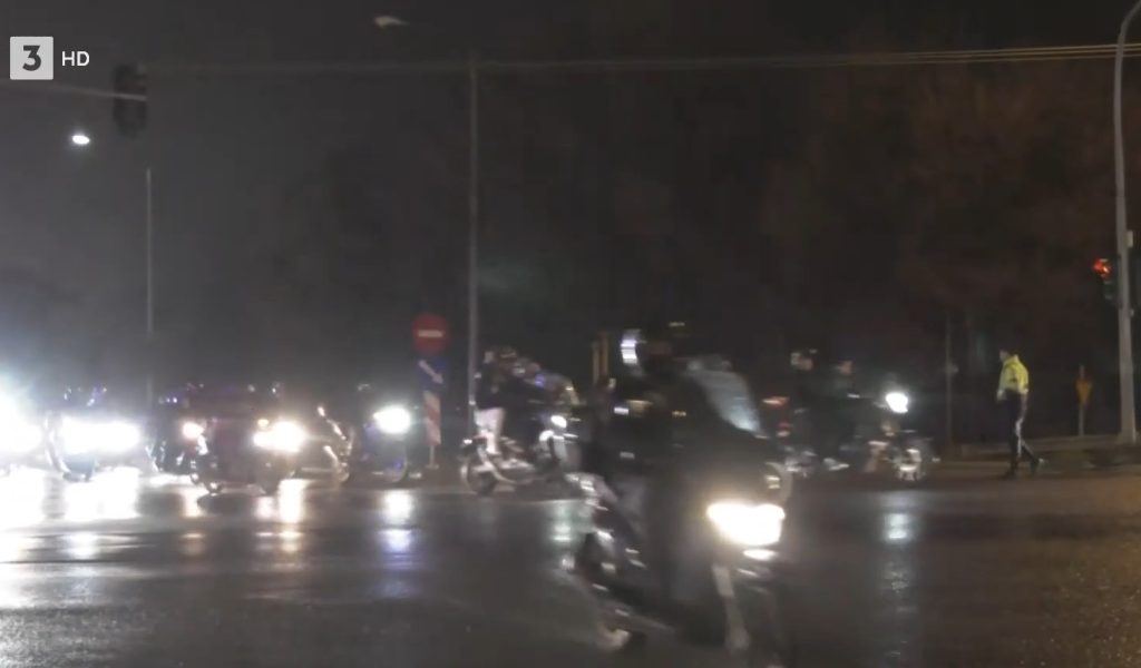 Στο αεροδρόμιο «Μακεδονία» οι επτά σοροί: Συνοδεία συγγενών και φιλάθλων του ΠΑΟΚ μεταφέρονται στην Τούμπα