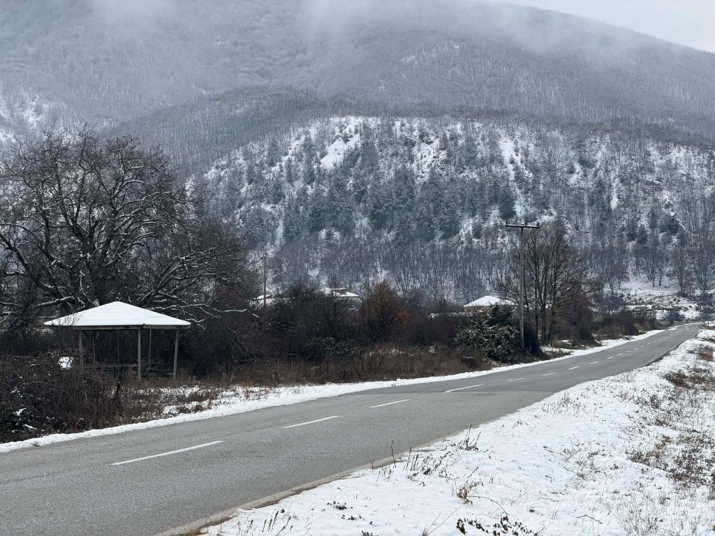 Χωρίς προβλήματα ο χιονιάς στη Δυτική Μακεδονία – Στους 10 πόντους το χιόνι στις Πρέσπες