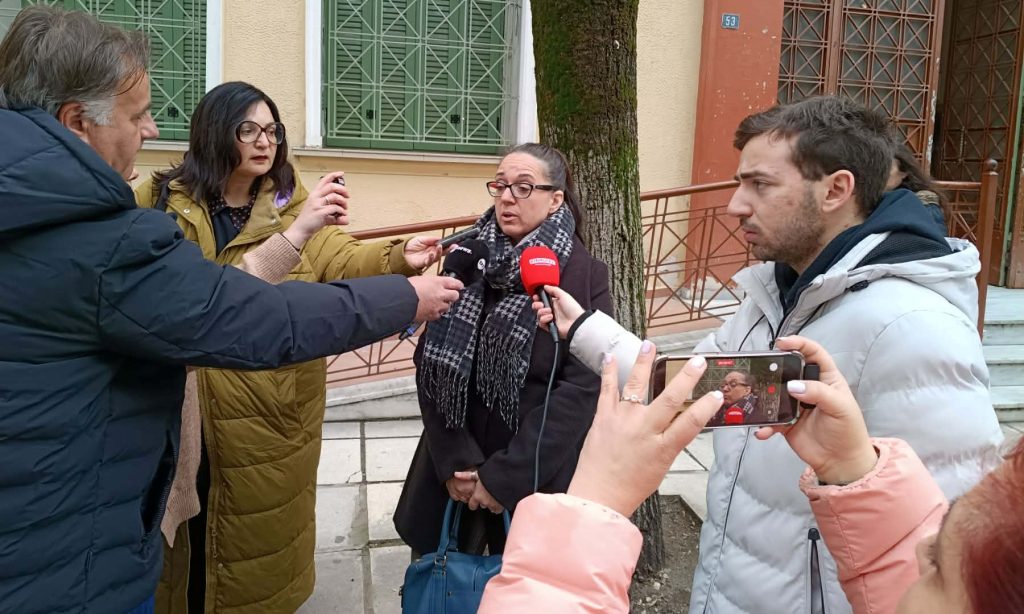 Σέρρες – αποκλειστικό: Καθηγήτρια συνελήφθη με την κατηγορία ότι φίμωσε μαθητή με χαρτοταινία και έδωσε εντολή να τον δέσουν