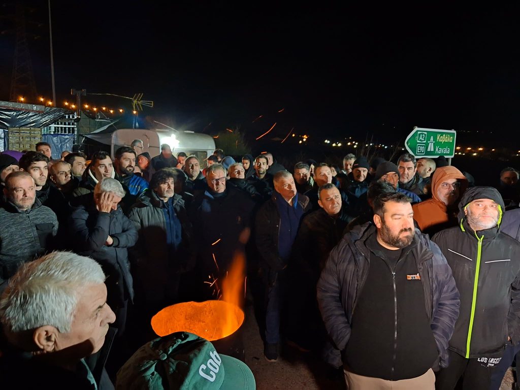 Σέρρες: Ώρα αποφάσεων για τους αγρότες στο μπλόκο των Κερδυλίων