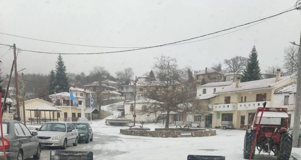 Επέλαση του χιονιά στις Σέρρες – Εκχιονιστικά μηχανήματα από το πρωί στους δρόμους