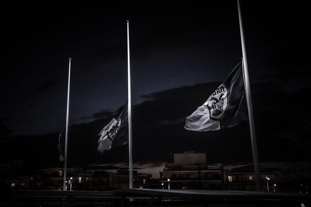 Από Ημαθία, Κατερίνη και Θεσσαλονίκη οι επτά νεκροί φίλαθλοι του ΠΑΟΚ – Κεράκια και μεσίστιες σημαίες στην Τούμπα