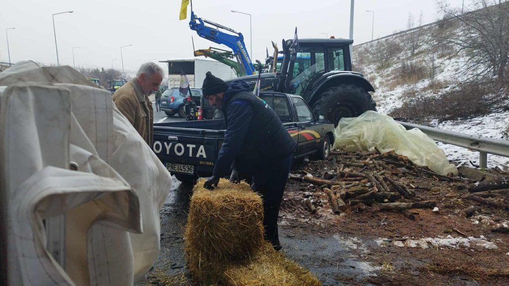Δ. Μακεδονία: Αποχωρούν οι αγρότες από το μπλόκο της Μπάρας Σιάτιστας