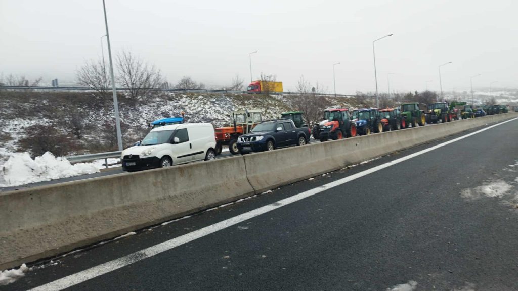 Δ. Μακεδονία: Αποχωρούν οι αγρότες από το μπλόκο της Μπάρας Σιάτιστας