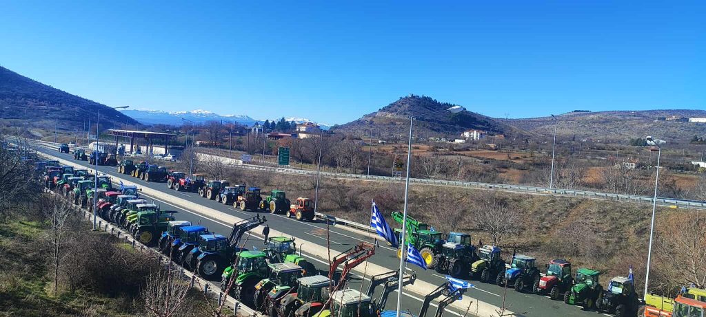 Αγρότες: Ανοίγουν οι δρόμοι ενόψει της συνάντησης με τον Πρωθυπουργό – Το μεσημέρι στην κυκλοφορία η αερογέφυρα στη Νίκαια
