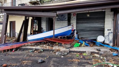 Συναγερμός στην Αττική: 112 για εκκένωση στον Ασπρόπυργο, δρόμοι-ποτάμια και φουσκωμένα ρέματα – Πού υπάρχουν κυκλοφοριακές ρυθμίσεις