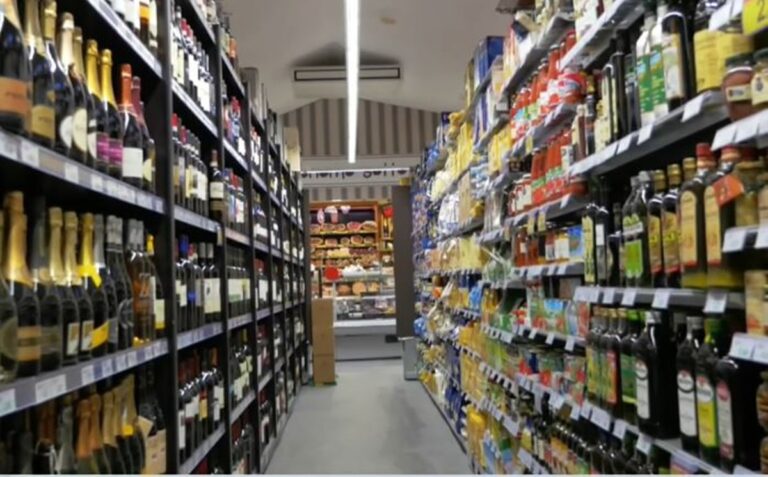 Ωράριο καταστημάτων και σούπερ μάρκετ σε σταδιακή επαναφορά – Ανοιχτές οι τράπεζες