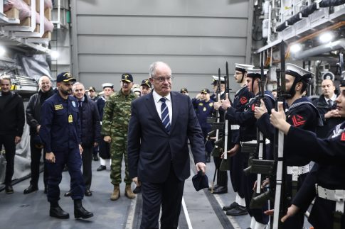 «Κουβαλούσα τη νεκρή γυναίκα μου για 1,5 ώρα»: Συγκλονίζουν μαρτυρίες από την καταστολή στο Ιράν