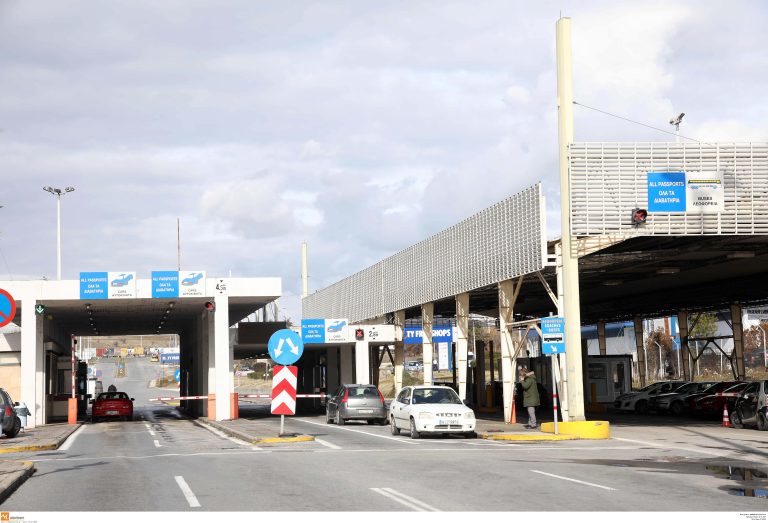 Κλείνουν τη διέλευση φορτηγών από τη Β. Μακεδονία οι οδηγοί της γειτονικής χώρας