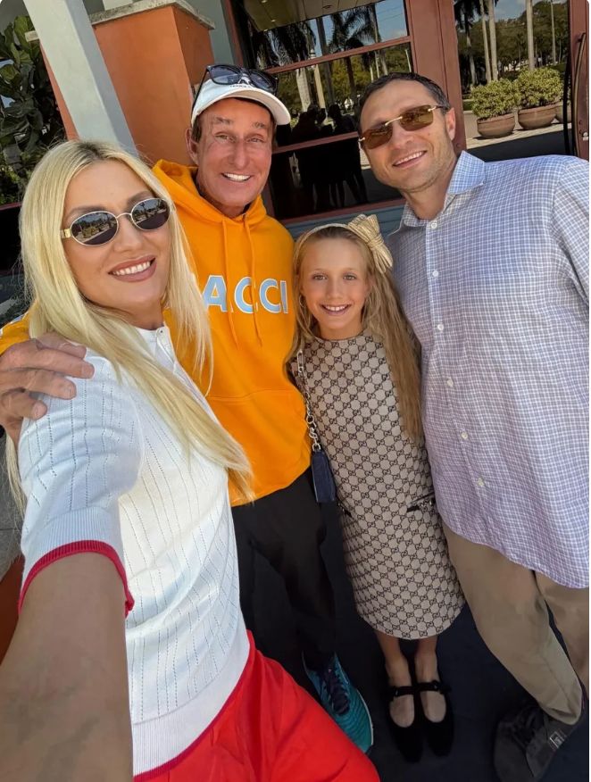 tennis-9-years-old-family-2026 Aπό τη φρίκη του πολέμου στα κορτ του τένις: Η ιστορία της 9χρονης που από πρόσφυγας στην Ουκρανία ετοιμάζεται να γίνει το next best thing στις ΗΠΑ (video)