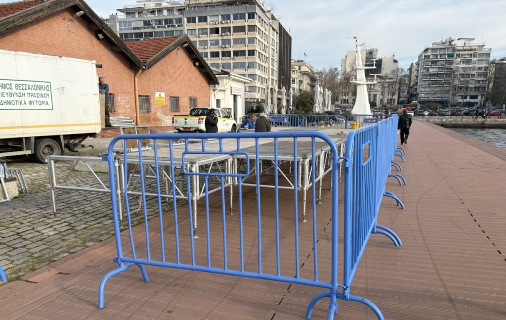 Ετοιμασίες στο λιμάνι της Θεσσαλονίκης για την τελετή καθαγιασμού των Υδάτων