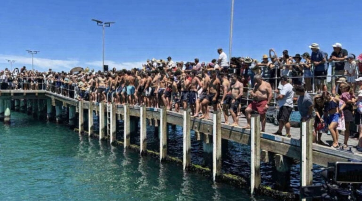 Μελβούρνη: Με κατάνυξη και… ελληνικούς χορούς γιορτάστηκαν τα Θεοφάνια στην Παναγία Καμαριανή