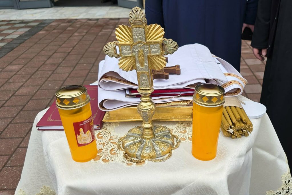 Στη Θεσσαλονίκη το C130 με τις σορούς των επτά οπαδών του ΠΑΟΚ – Συγκίνηση στο αεροδρόμιο της Τιμισοάρα στο τρισάγιο για τους αδικοχαμένους φιλάθλους